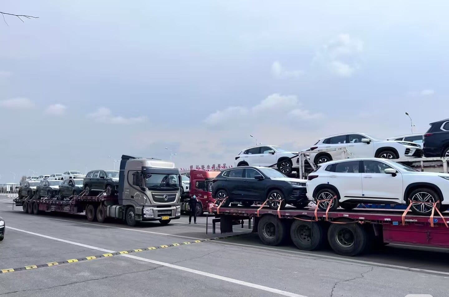 Multi-unit road transport to port